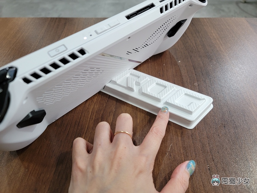3A 遊戲帶著走！ROG Ally 電競掌機 10 大 QA：價格、外接顯卡、女生握感